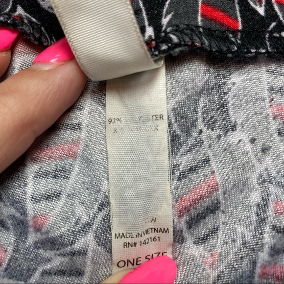 LulaRoe Women’s One Size Black, Red & Gray Feather Print Leggings - Picture 6 of 7